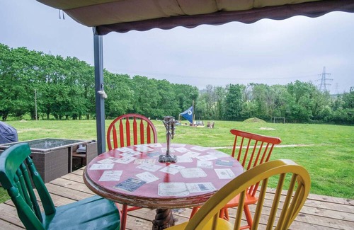 Pembroke Apartment | Lamb - 1 Bedroom Shepherds Hut - Maidenwells