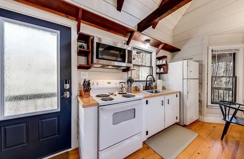 Demorest Cabin | Riverland Retreat, Cozy Cabin on Soque River in Demorest. Pet-Friendly!