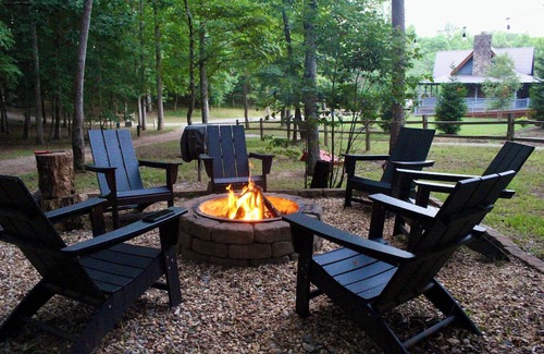 Demorest Cabin | Riverland Retreat, Cozy Cabin on Soque River in Demorest. Pet-Friendly!