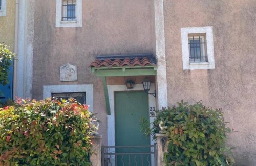 Saint Antoine House | Holiday Home 'Maison De Bellet Nice' with Shared Terrace, Wi-Fi and Air Conditioning