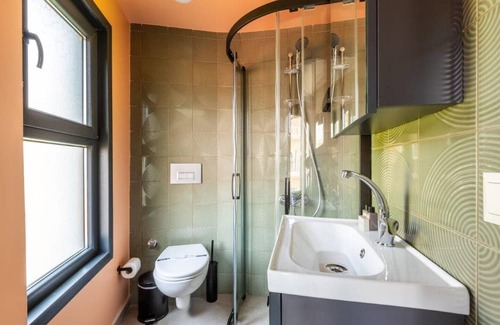 Ortakoy Apartment | This apartment is a 2 bedroom(s), 2 bathrooms, located in Beşiktaş, İstanbul.