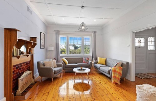 Newtown House | Charming Two-Bedroom Cottage Retreat in Geelong