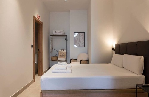 Montolivet Apartment | Urban Oasis in Ruzafa: Modern Comfort in Valencia