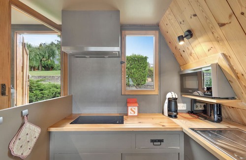 Bolvir House | Holiday Home 'Cabanya Amb Encant' with Mountain View, Terrace and Garden