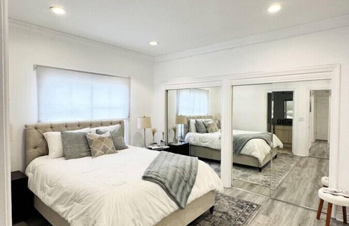 West Los Angeles House | Spacious 5BR Haven with Sparkling Pool (SY-WW)