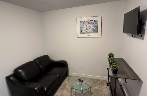 Lethbridge House | Cozy, safe, quiet suite less than 5 mins away from Uni. of Lethbridge