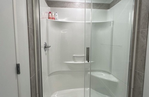 Lethbridge House | Cozy, safe, quiet suite less than 5 mins away from Uni. of Lethbridge