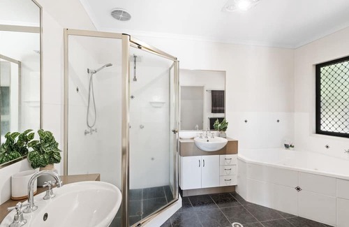 Buderim House | Resort Style 5 bedroom stunner with pool 5 minutes to Mooloolaba beach