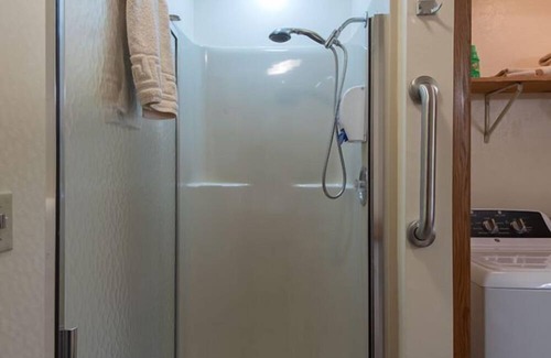 Baileys Harbor Condo | The Rushes 2BR Condo with Indoor Pool, Sauna, & Lakefront View