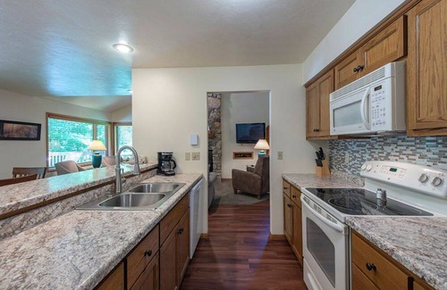 Baileys Harbor Condo | Elegant 2BR Condo with Lake View, Balcony, and Fireplace