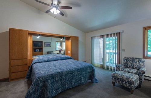 Baileys Harbor Condo | Elegant 2BR Condo with Lake View, Balcony, and Fireplace