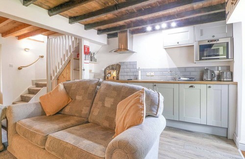 Pen-y-sarn Cottage | TY BOBBET, pet friendly, with open fire in Amlwch