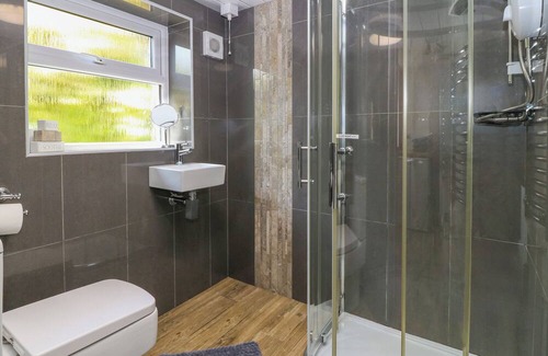 Pen-y-sarn Cottage | TY BOBBET, pet friendly, with open fire in Amlwch