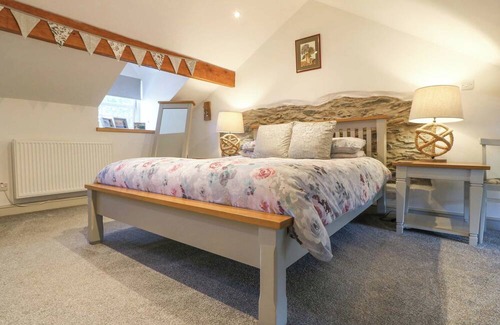 Pen-y-sarn Cottage | TY BOBBET, pet friendly, with open fire in Amlwch