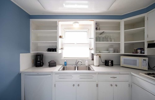 Holland Cottage | Pet-Friendly Cottage Near Beaches
