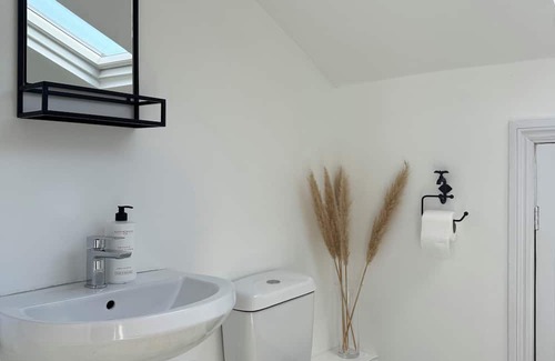 Southport Apartment | The Eaves - Victorian second floor, open plan apartment