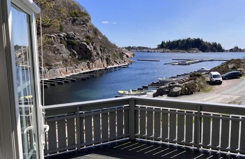 Lindesnes House | Holiday home Mona in Lussevika, new addition 2024, near Spangereid-Lindesnes, southern Norway, , max. 6 adults, own boat mooring, approx. 100 m² living space, 3 bedrooms, charming and tasteful furnishings, large veranda with fjord view, terrace f.