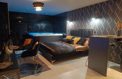 Marsillargues Apartment | Apartment, Suite with Spa, close to beaches