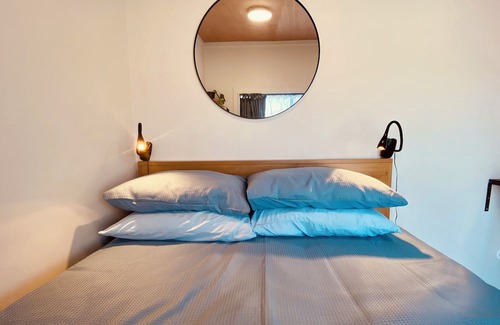 Wellington Cabin | Tiny House with private yard close to the Airport