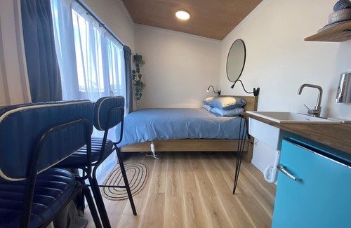 Wellington Cabin | Tiny House with private yard close to the Airport