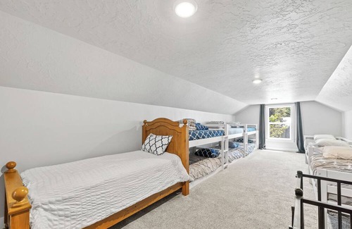 Tamarack Resort House | New Lakefront modern Chalet with panoramic views