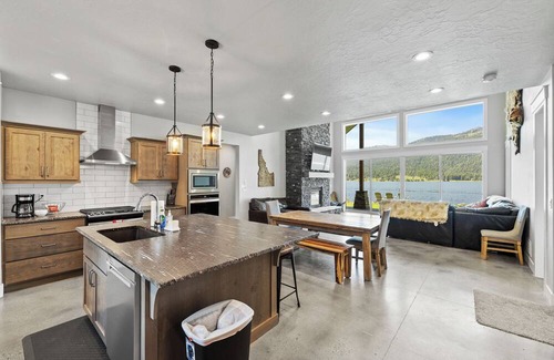 Tamarack Resort House | New Lakefront modern Chalet with panoramic views