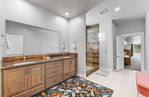 Tamarack Resort House | New Lakefront modern Chalet with panoramic views
