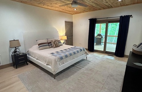 Andrews Cabin | Big Foot Lodge Luxury Mountain Retreat Nestled in Nantahala Snowbird Mountains