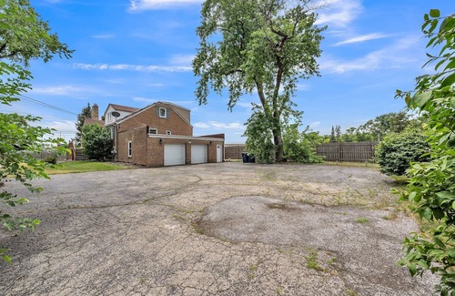 Des Plaines House | Serene & Charming 5BR Des Plaines Getaway