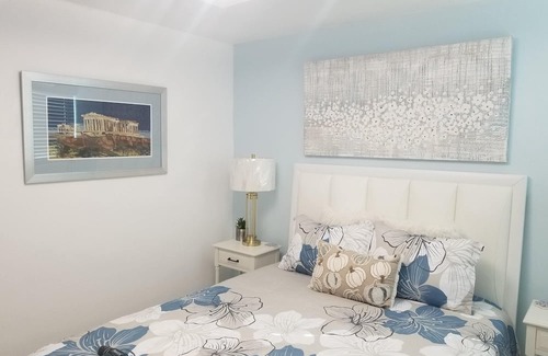 Cerro Gordo Apartment | Villa Santorini Cozy 3-bedroom apartment in welcoming Bayamon with AC, WiFi