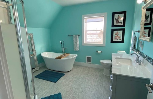 Gaspereaux House | Large private home with deck - 5 min from the beach!