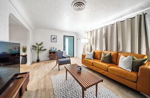 El Centro House | Lovely 2-bedroom house in El Centro with WiFi, AC