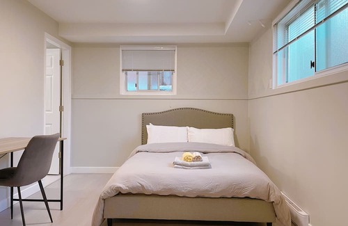 Oakridge House | 3 bedroom with ensuite bathroom close to skytrain