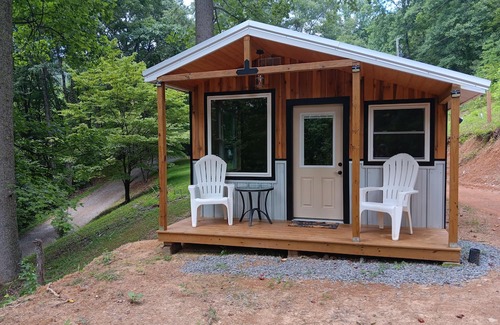 Lynn Garden Cabin | RECONNECT to nature with cozy cabin near Church Hill, TN