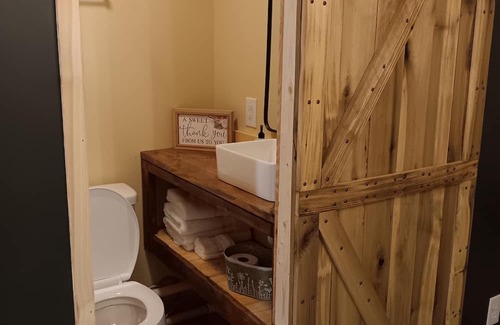 Lynn Garden Cabin | RECONNECT to nature with cozy cabin near Church Hill, TN
