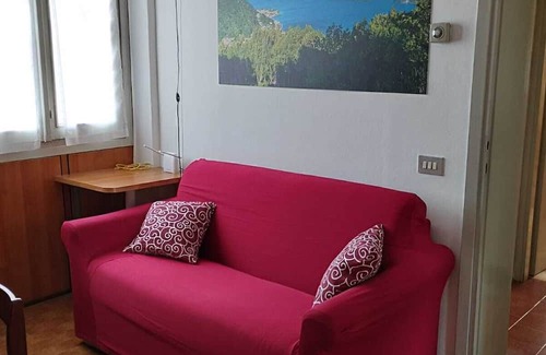 Stazzona Apartment | Casa Vacanze "window on the Lake"