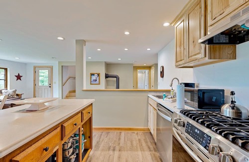 Franconia House | Cozy two-story mountain home with beautiful views & furnished patio