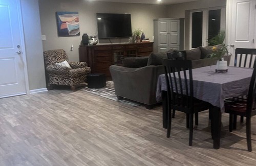 Long Beach Apartment | 2 Bedroom Apartment in Long Beach, Walk to Beach!