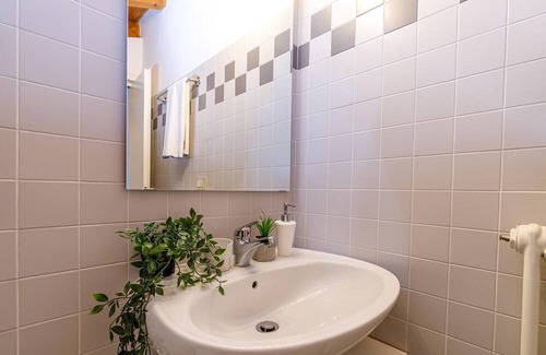 Germignaga Apartment | Il Balcone Delle Camelie Suite