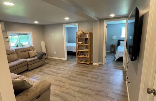 Ithaca Apartment | Cozy 2-bedroom apartment with AC and WiFi in welcoming Ithaca