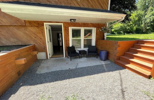 Ithaca Apartment | Cozy 2-bedroom apartment with AC and WiFi in welcoming Ithaca