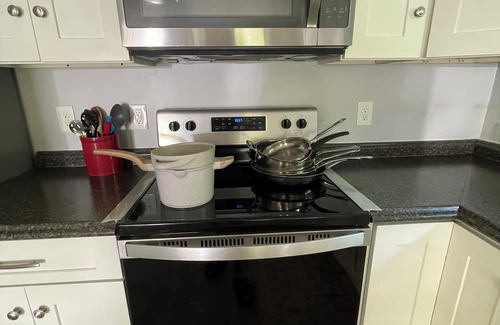 Ithaca Apartment | Cozy 2-bedroom apartment with AC and WiFi in welcoming Ithaca