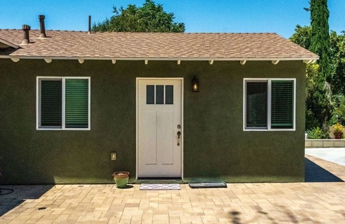 Newhall Apartment | Cozy studio with AC and WiFi in charming Santa Clarita