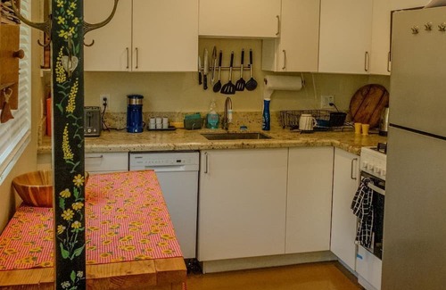 Newhall Apartment | Cozy studio with AC and WiFi in charming Santa Clarita