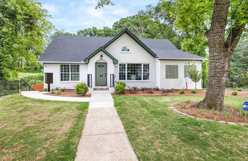 Gainesville Apartment | New Build 4/4 Luxe Corporate Housing only 5 min to city square & NGMC