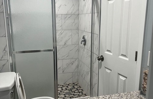 Herriman House | Charming 3-bedroom home with WiFi, AC, full kitchen, washer & dryer, in Riverton
