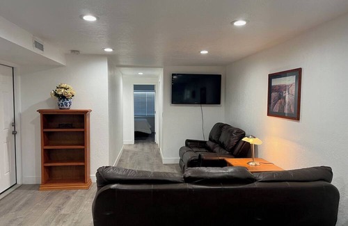 Herriman House | Charming 3-bedroom home with WiFi, AC, full kitchen, washer & dryer, in Riverton