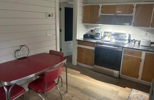 Thousand Island Park Cottage | Renovated 3-Bedroom cottage in Thousand Island Park - a Cozy Weekend Getaway