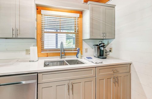 Cashiers Cottage | Cashiers Cottage w/Screened Porch & Trail Access!