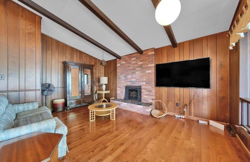 Port Sanilac House | BeachFront Couples Getaway w Starlink & Sunrises!